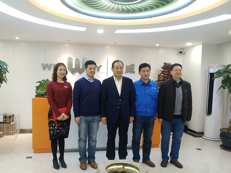 西安市政府領(lǐng)導(dǎo)蒞臨萬(wàn)威帶來(lái)節(jié)日問(wèn)候